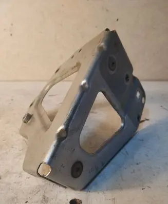 Audi A6 S6 C6 4F Fender mounting bracket 4F0821136