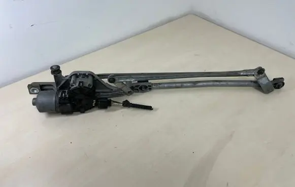Ford Focus Front wiper linkage and motor 3397020777