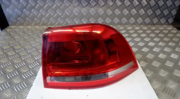 Volkswagen Touareg II Rear/tail lights 7P6945096D