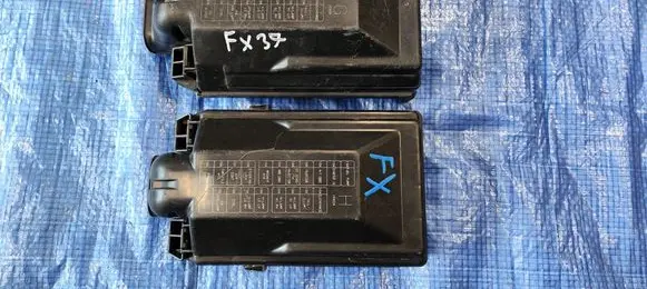 Infiniti FX Fuse box cover 284B71MS0B