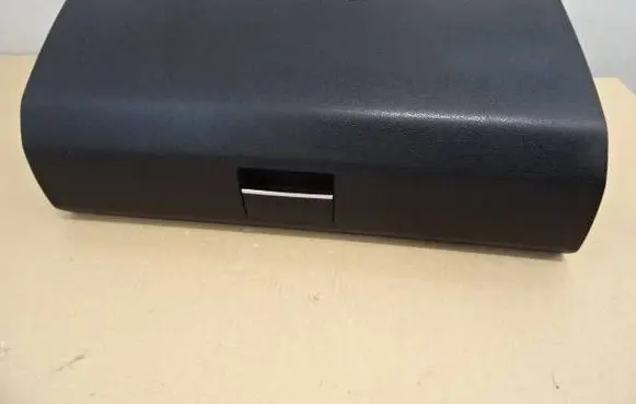 Glove box