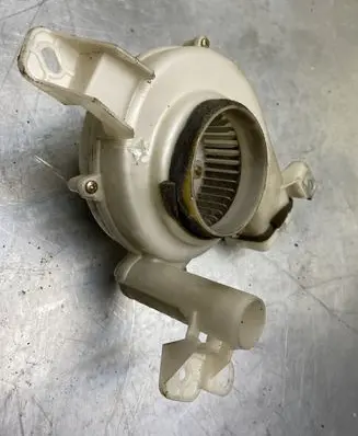 Toyota Prius (XW10) Hybrid/electric vehicle battery fan 8713047060 1163009581