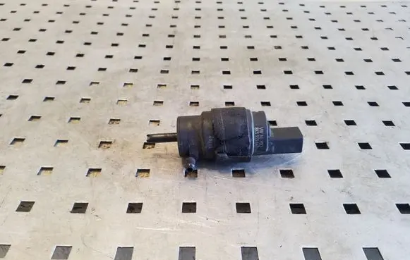 Audi A6 C7 Windscreen/windshield washer pump 8K5955647
