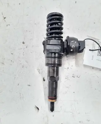 Volkswagen PASSAT B6 Fuel injector 038130073AG