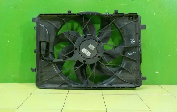 Mercedes-Benz E C207 W207 Fan set A2045000293
