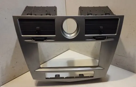 Radio/GPS head unit trim