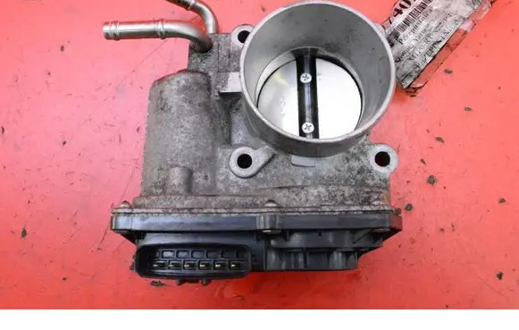Toyota Yaris Throttle body valve 2203047010