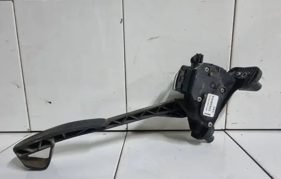 Volvo S60 Accelerator throttle pedal 6PV00853701 30636004