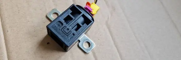 Audi A6 S6 C6 4F Battery relay fuse 4F0915519