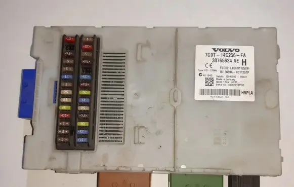 Volvo XC70 Fuse module 30765624AE