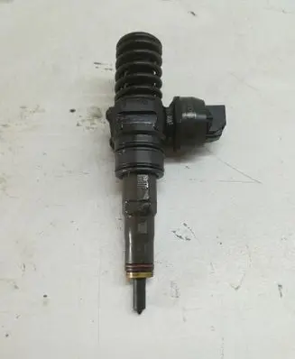 Volkswagen PASSAT B6 Fuel injector 0414720313