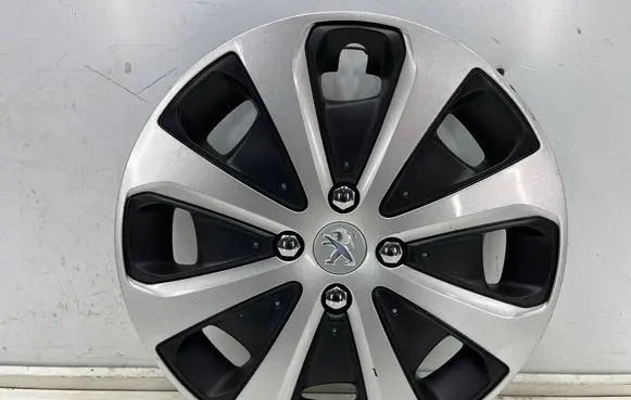 Peugeot 208 I R15 wheel hub/cap/trim 9673846477 9673846777