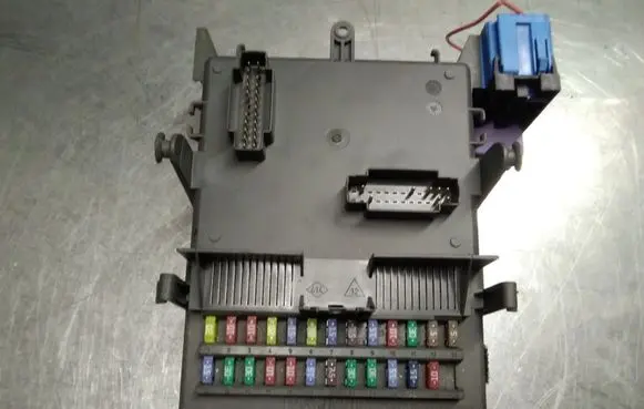 Renault Espace - Grand espace IV Fuse module 8200004201E PBAJ