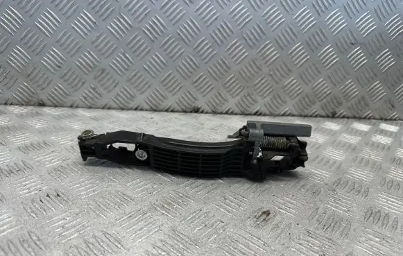 Rear door exterior handle/bracket