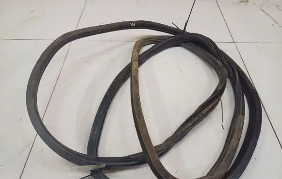 Volkswagen II LT Rubber seal front coupe door 