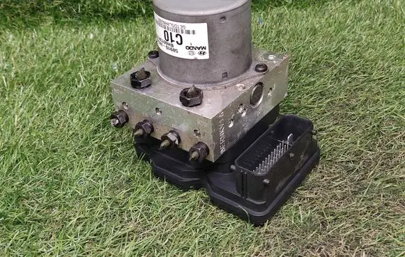 KIA Soul ABS Pump 589102K640