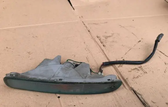 Mazda 323 F Front indicator light