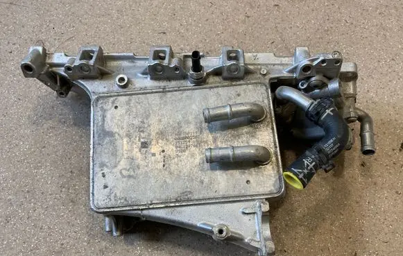 Volkswagen PASSAT B8 Intake manifold 04L129766T