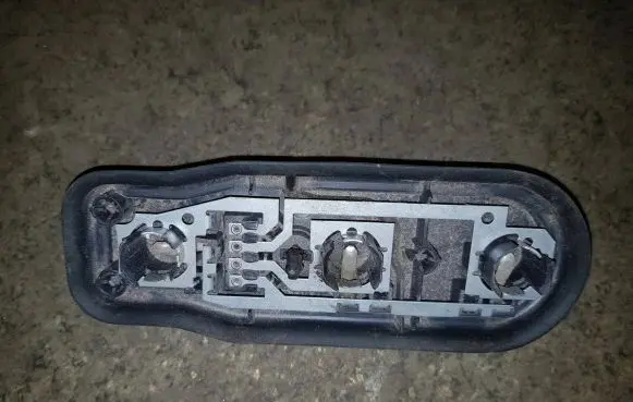 BMW 5 E39 Tail light bulb cover holder 2496339 393390