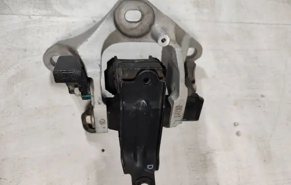 Mazda CX-3 Gearbox mount 082T39081