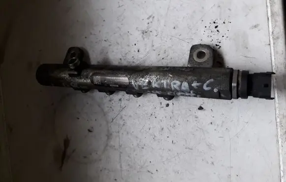 Opel Vectra C Fuel distributor 0445214122