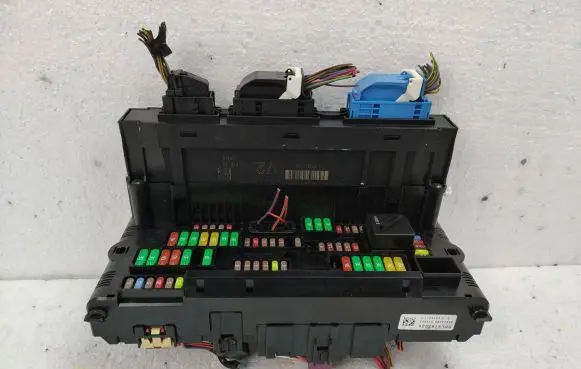 BMW 5 F10 F11 Fuse module 9252815-03