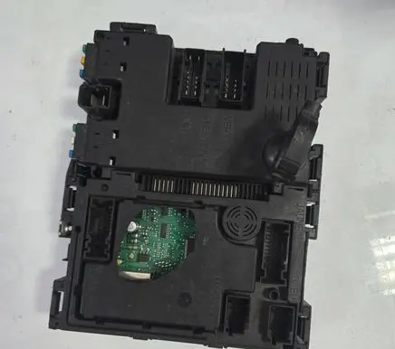 Peugeot 206+ Fuse module 9626460880