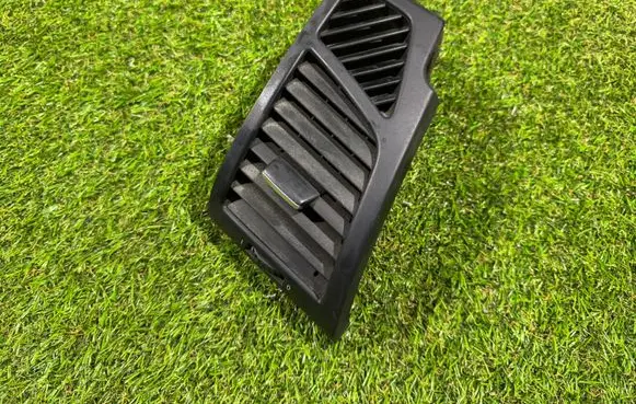 BMW 1 E81 E87 Dashboard side air vent grill/cover trim 7059188