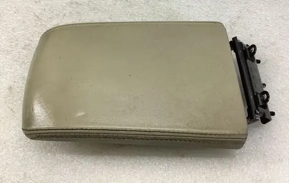 Cadillac SRX Armrest 201041 303022002
