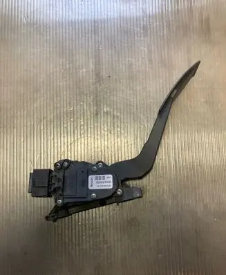 Nissan Pathfinder R51 Accelerator throttle pedal 18002EB400 6PV93390102