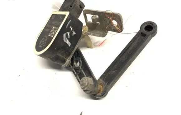 Headlight/headlamp level sensor