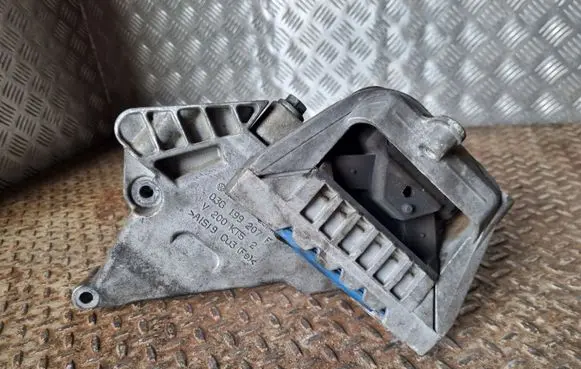 Volkswagen PASSAT B6 Engine mount bracket 1K0199262M 03G199207F