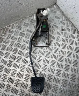 Toyota Yaris Brake pedal