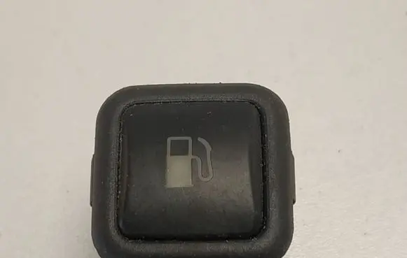 Volkswagen Golf IV Fuel tank opening switch 03000313