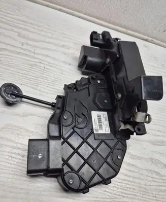 Volvo XC70 Front door lock 31253669 986912102 A048317