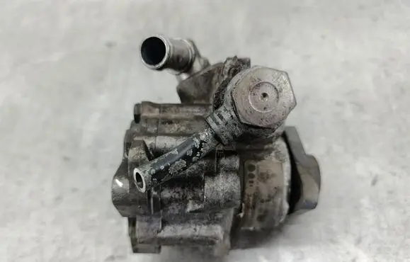 Audi A4 S4 B6 8E 8H Power steering pump 8D0145156T