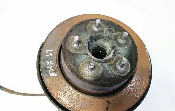 Jaguar XK8 - XKR Rear wheel hub spindle/knuckle 