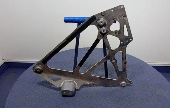 BMW M3 Engine mount vacuum valve 9504172