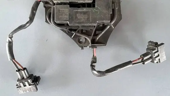 Saab 9-3 Ver2 Coolant fan relay 1379131