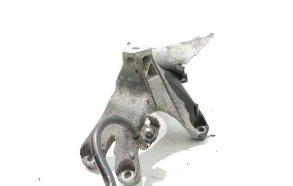 Engine mounting bracket