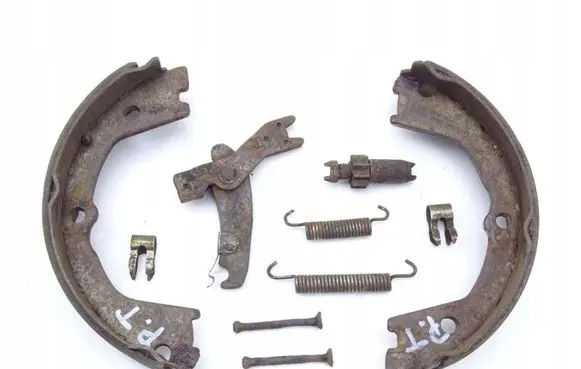 Iveco Daily 6th gen Handbrake/parking brake pads IVECO_DAILY_99-06_65C_70C_ZESTAW_HAMULCOWY_PRAWY_TYŁ