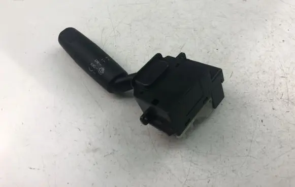 Wiper turn signal indicator stalk/switch