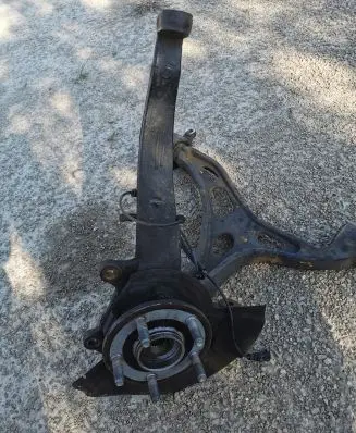 Jeep Grand Cherokee Front wheel hub spindle knuckle