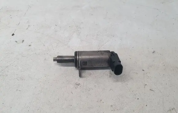 Audi A6 S6 C6 4F Camshaft vanos timing valve 06H103697A