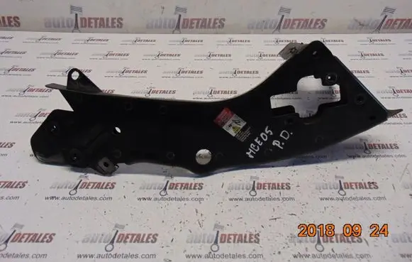 Mercedes-Benz E W211 Headlight/headlamp mounting bracket A1298172820