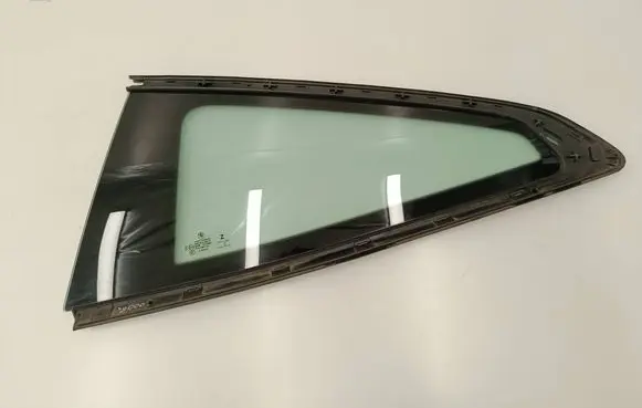 BMW 4 G22 G23 G24 G26 Rear side window 7482713
