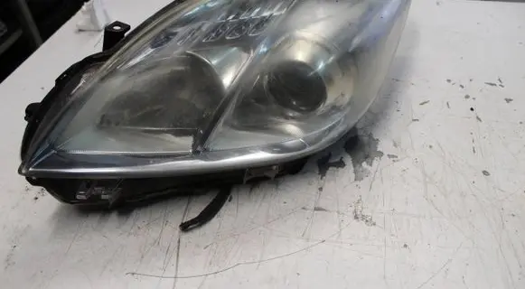 Toyota Prius (XW30) Headlight/headlamp