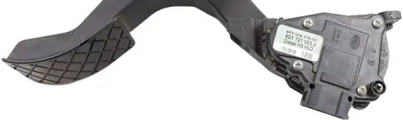 Accelerator throttle pedal