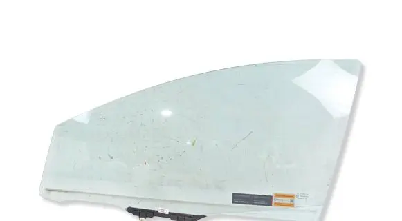 Toyota Yaris XP210 Front door window glass four-door 681020D060
