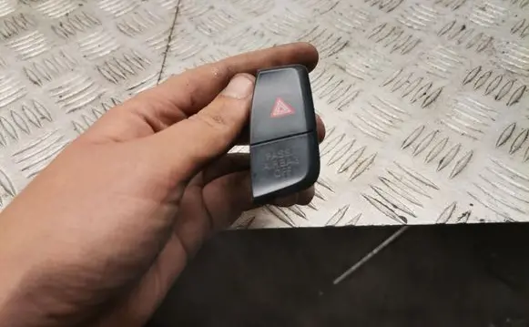 Audi A4 S4 B8 8K Hazard light switch 8k2941509a